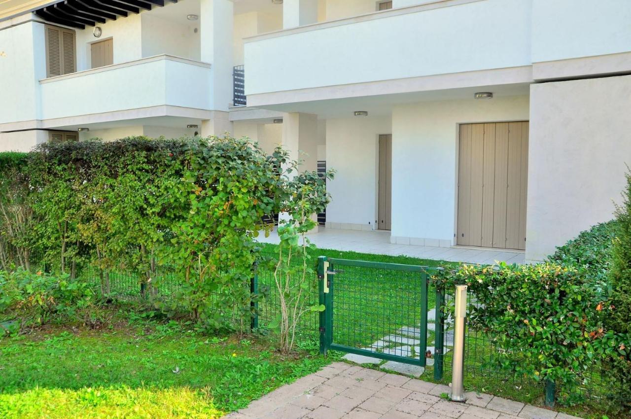 Apartment A Beautiful In A Quiet Area With Pool *