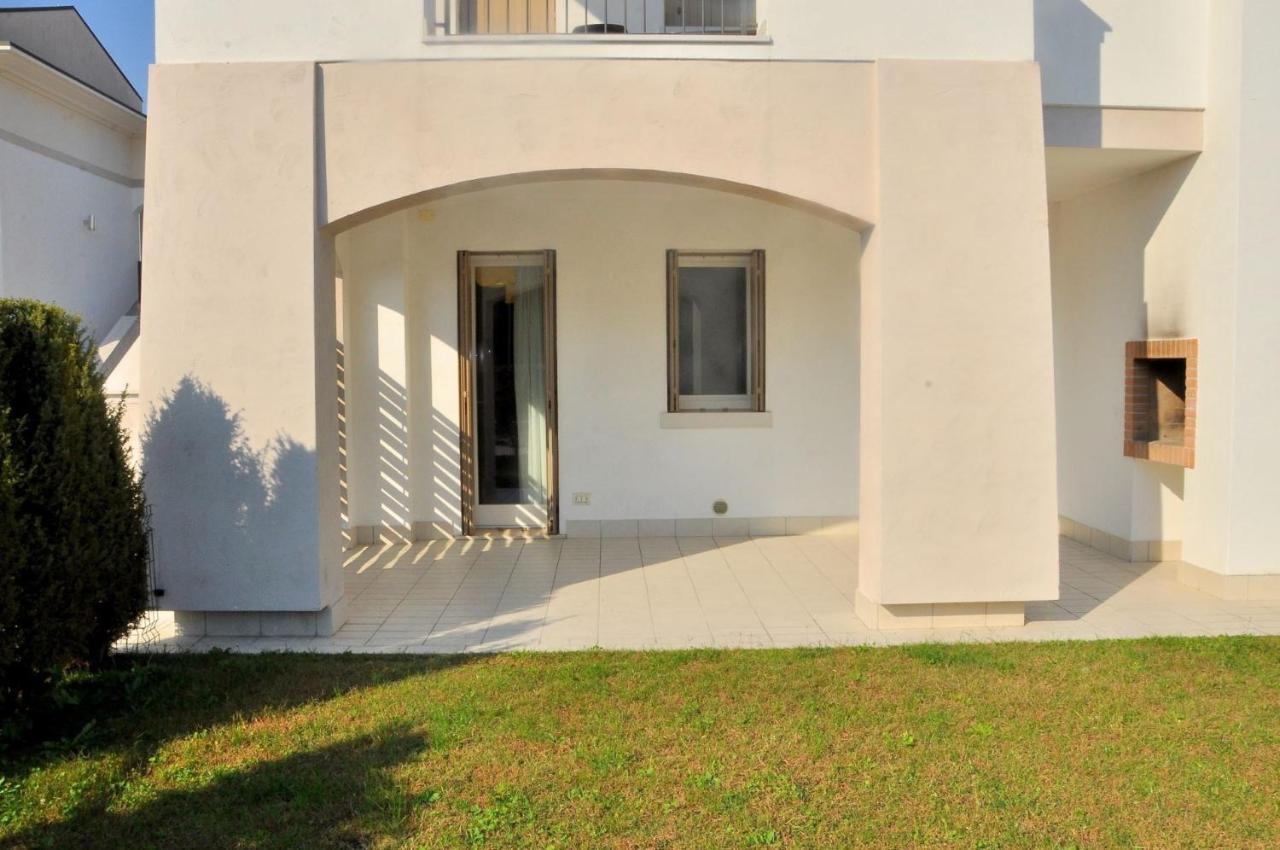 A Beautiful In A Quiet Area With Pool Appartamento *